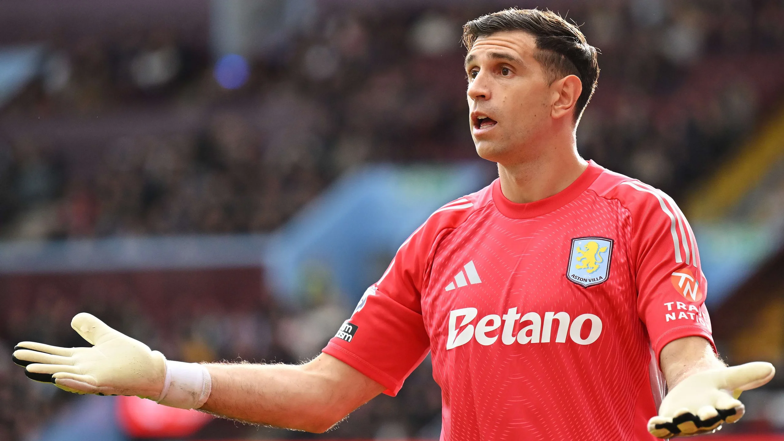 Aston Villa Siap Lepas Emi Martinez Setelah Mendapatkan Penawaran Baru, Unai Emery Dekati Kesepakatan £30 Juta