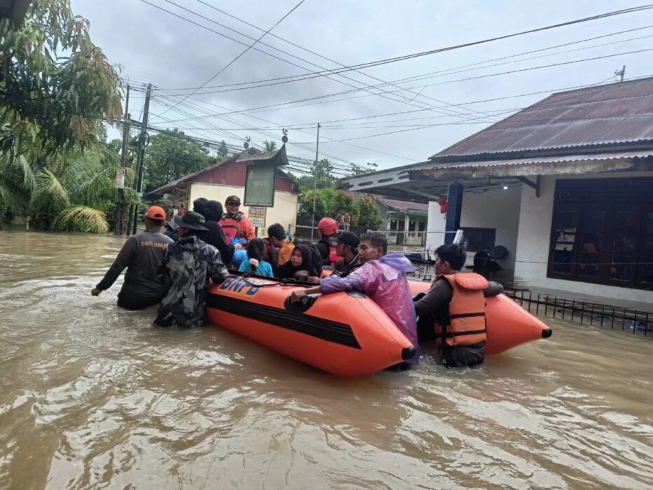 Banjir Melanda Kota Padang: 3 Kecamatan Terendam dan Ribuan Warga Terdampak
