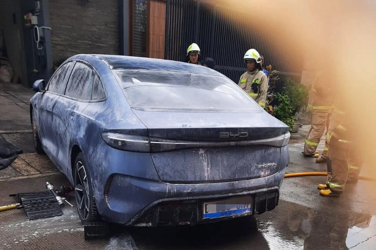 BYD Seal Terbakar di Tol Jakarta-Cikampek: Pabrikan Berjanji Investigasi Lanjutan