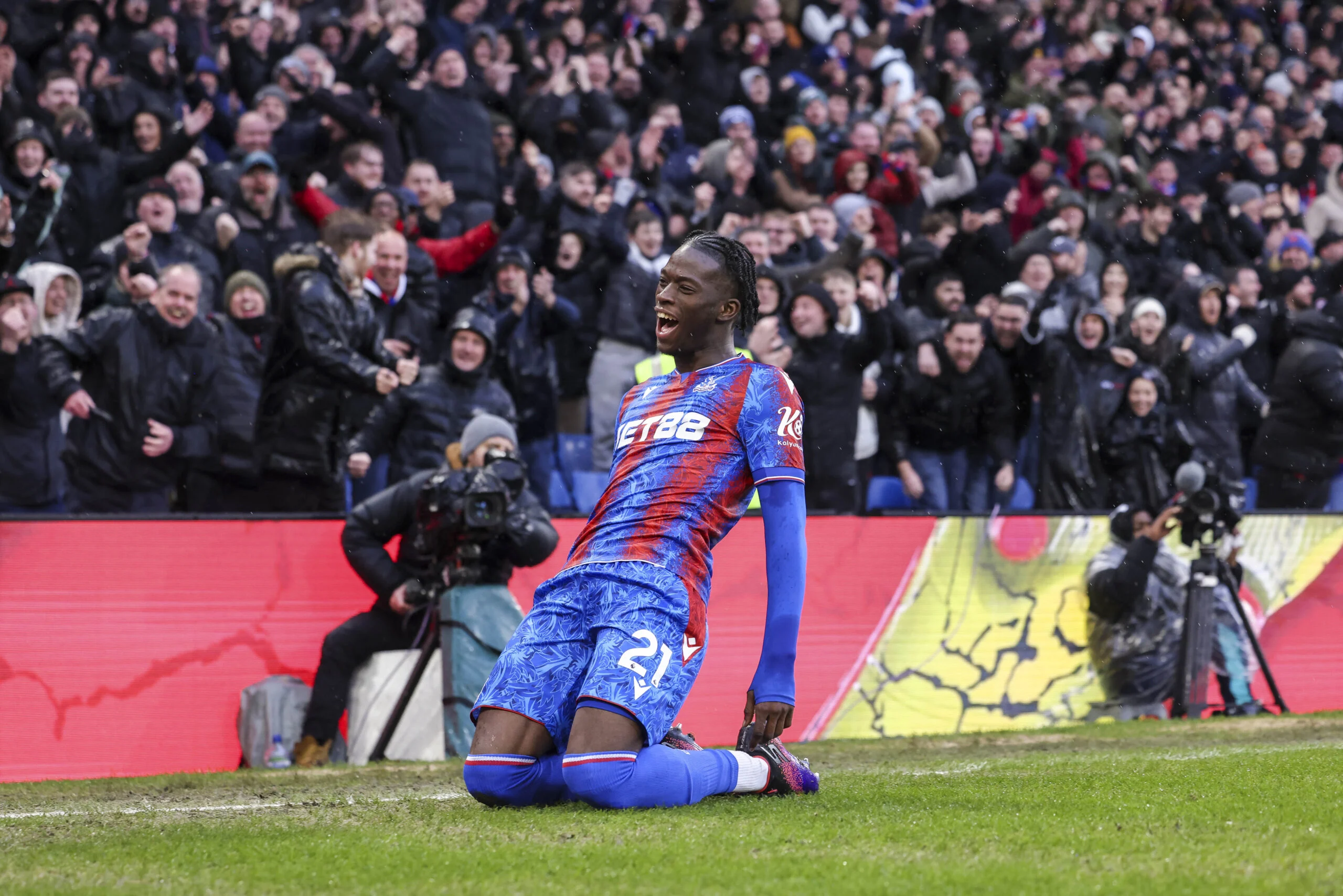 Club Brugge Siap Perebutkan Romain Esse dari Crystal Palace