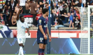 Como Lawan Paris Saint-Germain dalam Perebutan Pemain Bologna dan Parma
