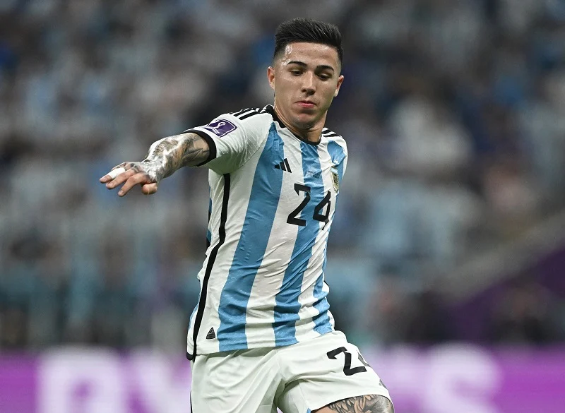 Enzo Fernández: Bintang Sepak Bola Argentina yang Menarik Perhatian Real Madrid