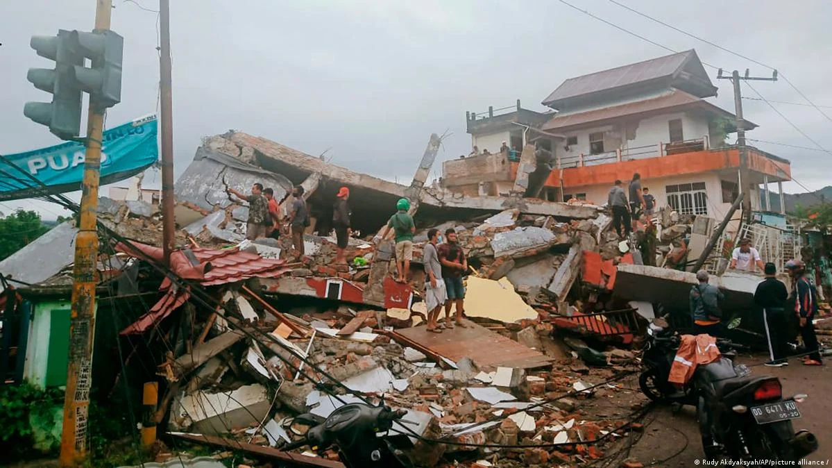Gempa Bumi Dahsyat di Indonesia, Ratusan Orang Mengungsi