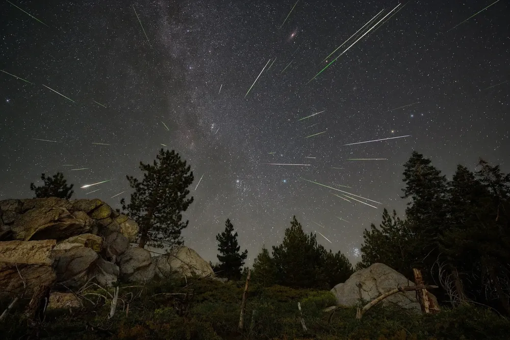 Hujan Meteor Perseid: Fenomena Langit yang Menarik Perhatian