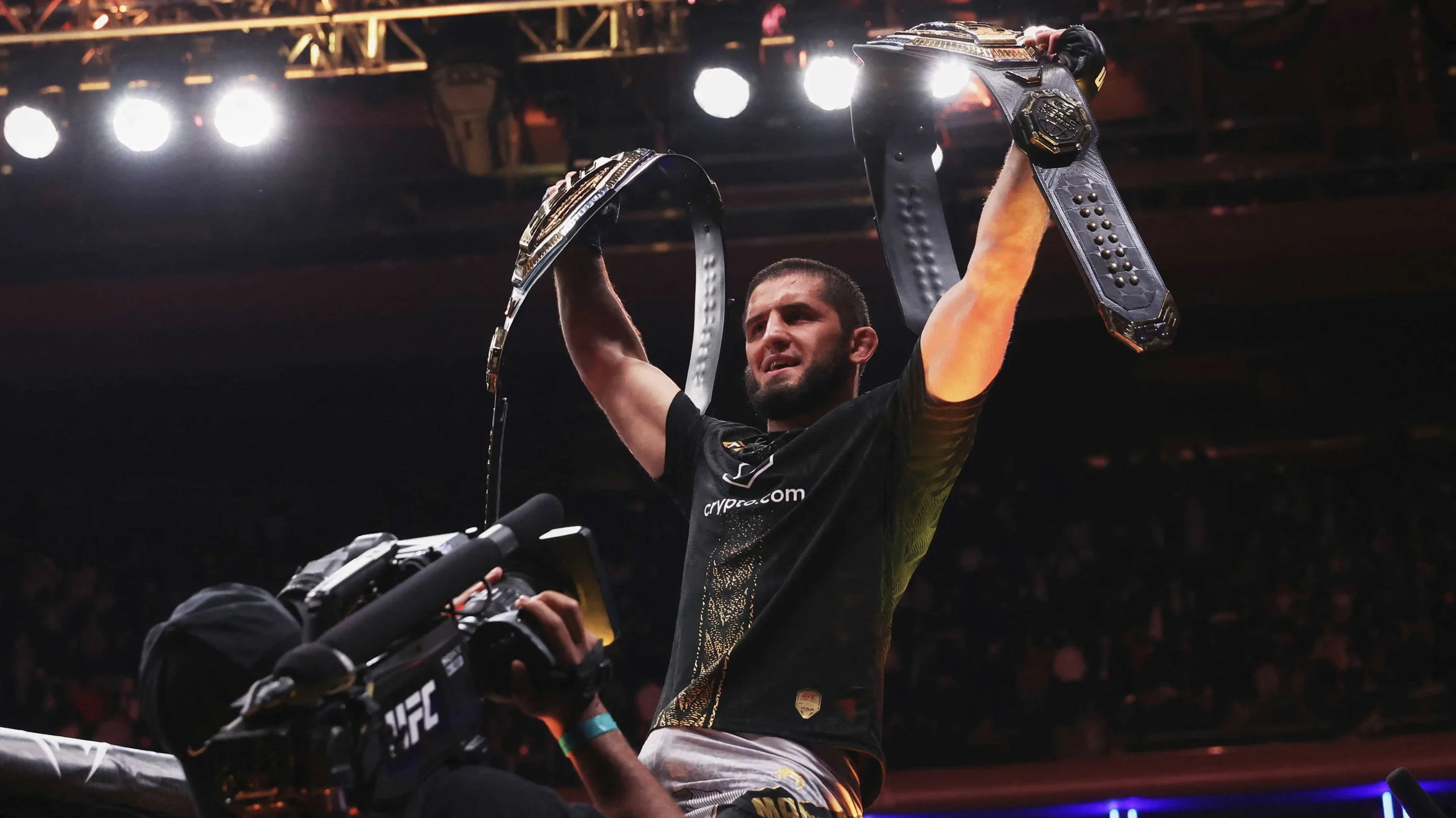 Islam Makhachev Sukses Pertahankan Gelar Juara Kelas Welter UFC