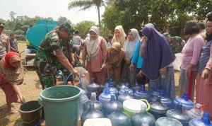 Kabupaten Lebak Menghadapi Kekeringan Parah: Warga Berjalan 5 KM untuk Air Bersih