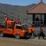 Kebakaran Gunung Bromo: Upaya Pemadaman dan Imbasnya