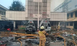 Kebakaran Hebat Melanda Gedung Bapenda DKI Jakarta, Pemadaman Diperluas