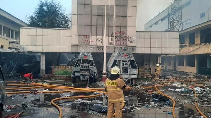 Kebakaran Hebat Melanda Gedung Bapenda DKI Jakarta, Pemadaman Diperluas