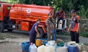 Kemarau Melanda Jawa Timur, Truk Tangki Siaga untuk Distribusi Air Bersih
