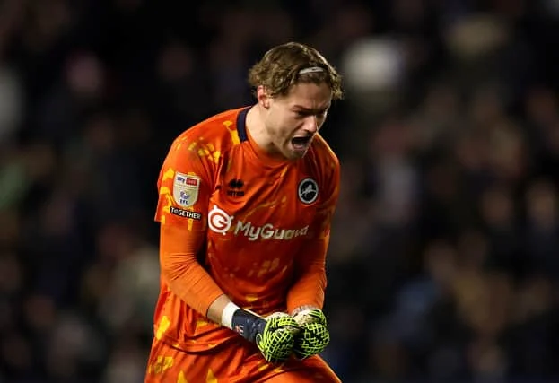 Kiper Millwall Lukas Jensen Jadi Pahlawan, QPR Kalah dalam Adu Penalti