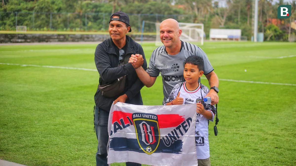Liga Belanda: Persaingan Sengit dan Pencarian Pelatih Baru