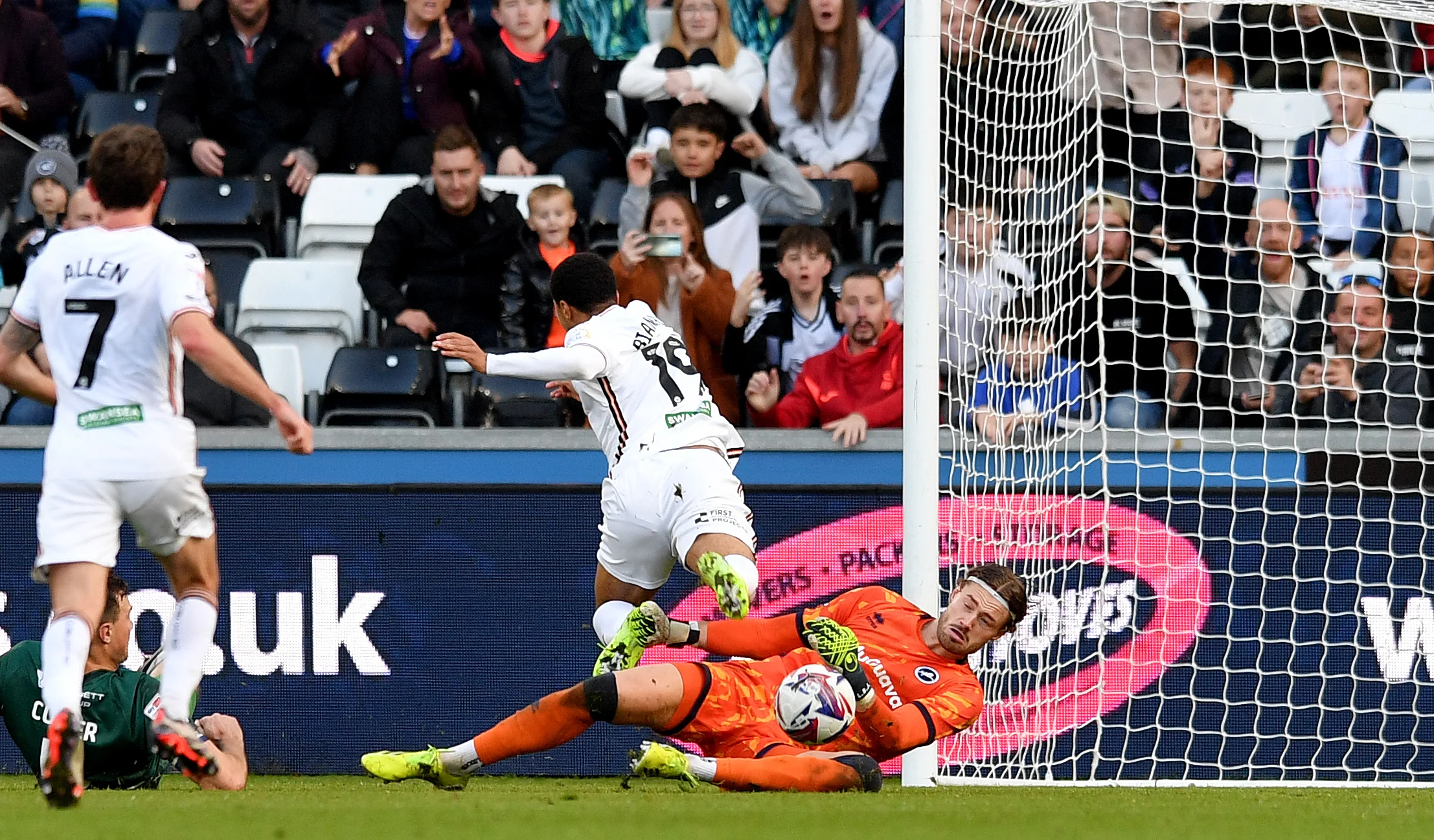 Lukas Jensen Jadi Pahlawan Millwall Setelah Simpan Empat Gol Penalti QPR