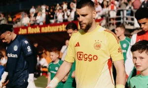 Maarten Paes Tampil Memukau, Ajax Amsterdam Lolos ke Babak Playoff UEFA Conference League
