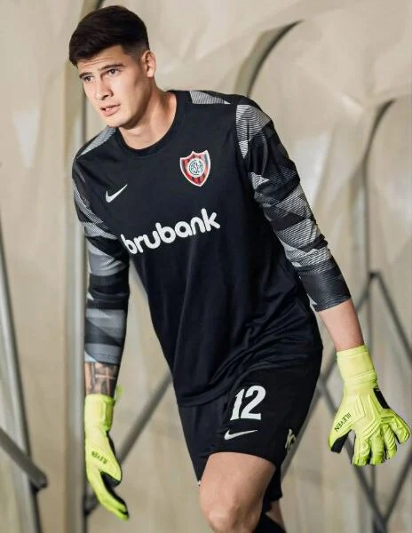 Manchester United Incar Penjaga Gawang Orlando Gill dari San Lorenzo