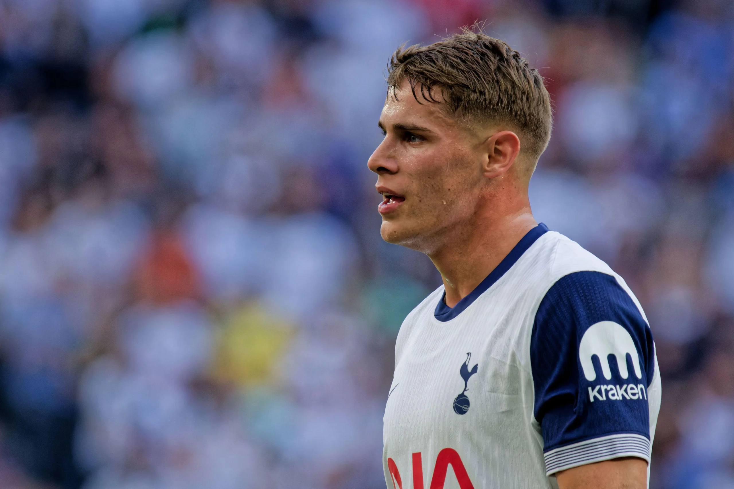 Micky van de Ven Teken Kontrak Baru di Tottenham Hotspur, Ryan Flamingo Membuat Blunder dan Gol