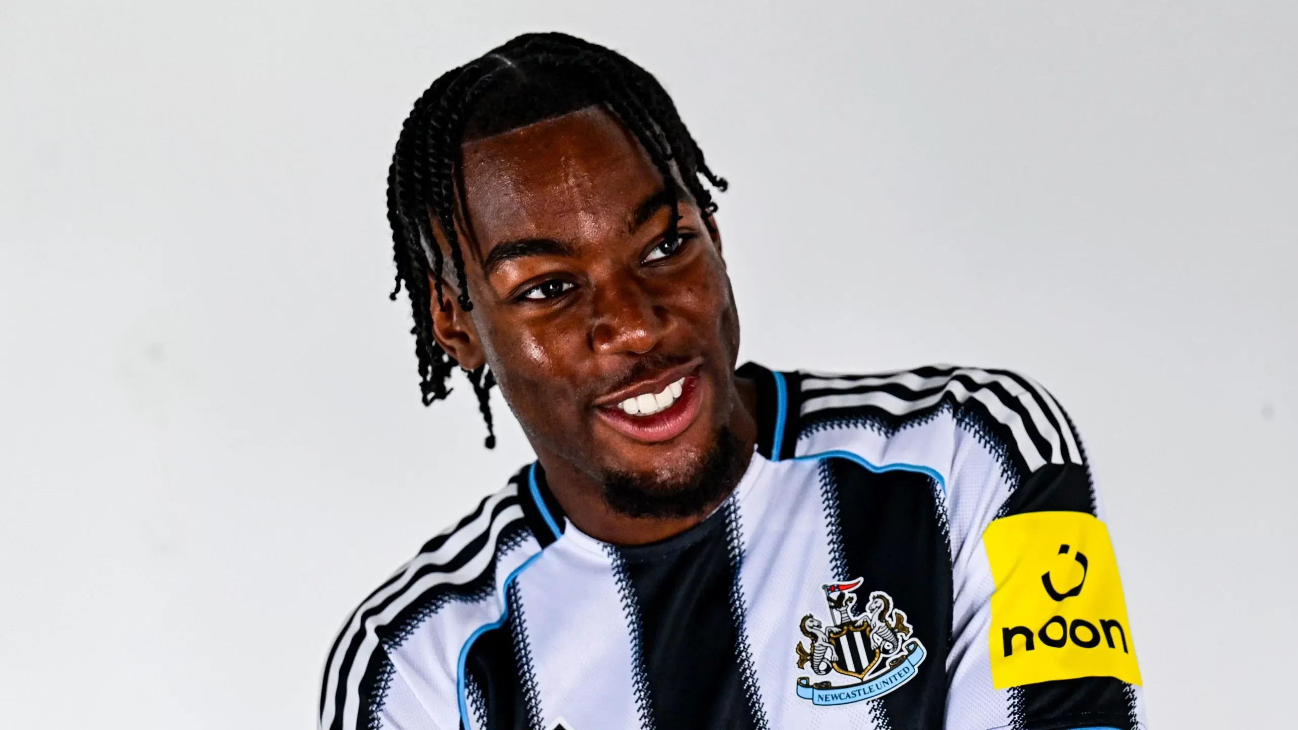Newcastle United Menang 2-1 Atas Valencia, Tapi Cedera Anthony Elanga Menimbulkan Kekhawatiran