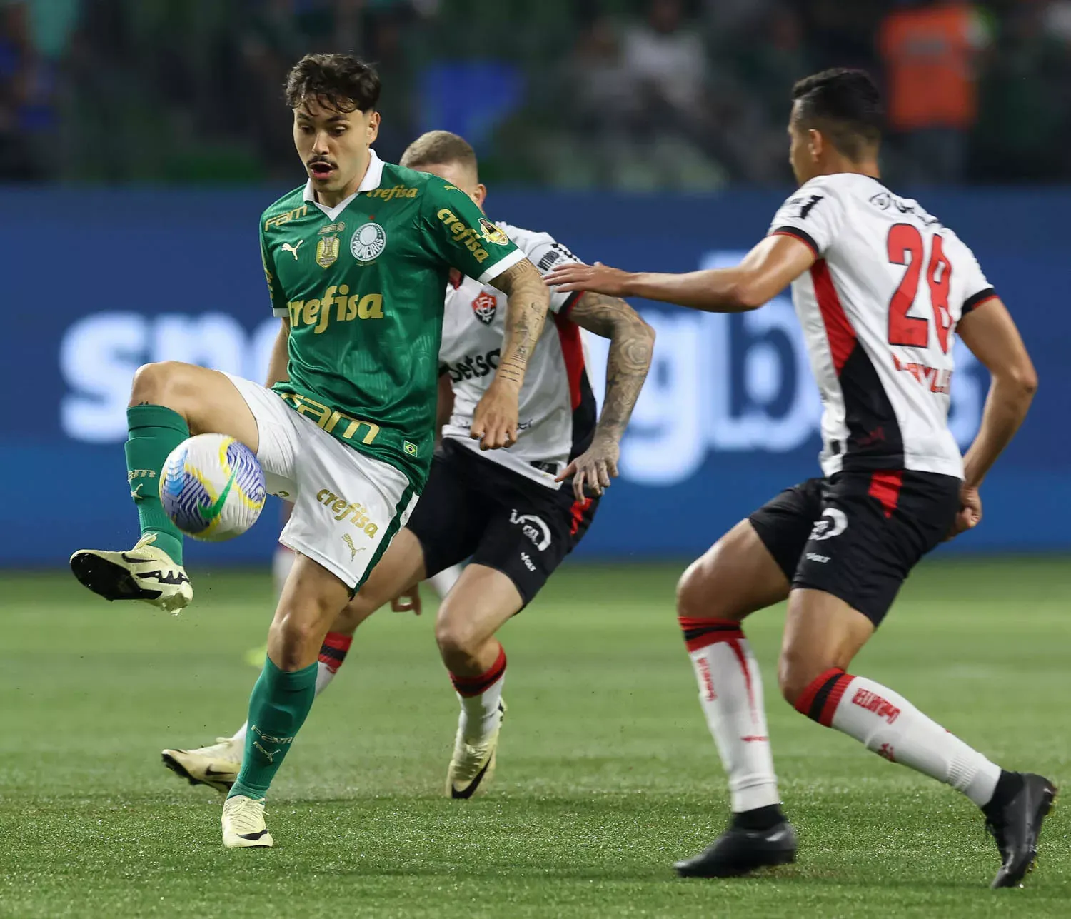 Palmeiras vs Vitória: Kontroversi dan Persaingan Sengit di Lapangan