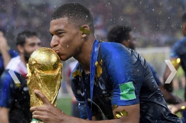 Pemain Sepak Bola dan Aktor: Berita Terkini dan Profil Menarik