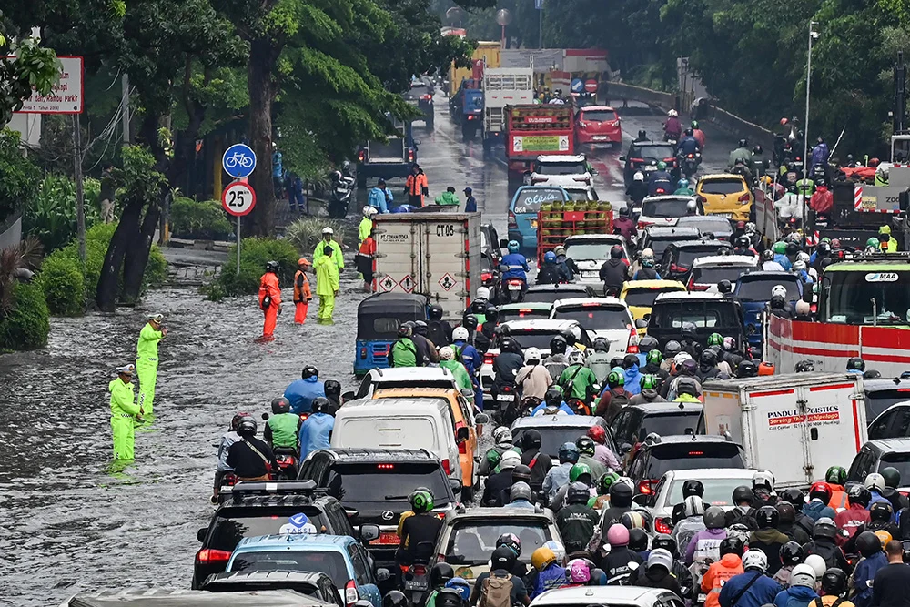 Pembangunan dan Kemacetan di Cawang: Dari Jembatan hingga Trotoar