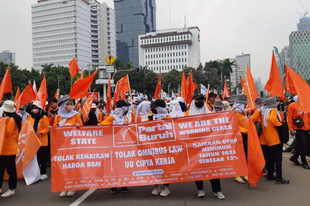 Pemerintah Berupaya Stabilkan Ekonomi, Sementara Aksi Buruh Dihentikan