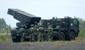 Rabu Wekasan 2026: Korps Marinir Uji Roket MLRS Vampire dan Tradisi Tolak Bala