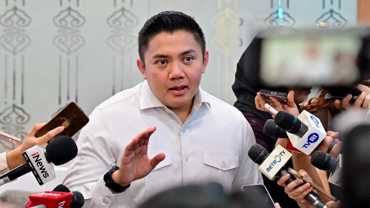 Seskab Teddy Indra Wijaya Dituding Berbohong Soal Sumber Anggaran MBG