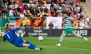 Shamrock Rovers Raih Kemenangan Dramatis Atas Dundalk dengan Skor 3-2