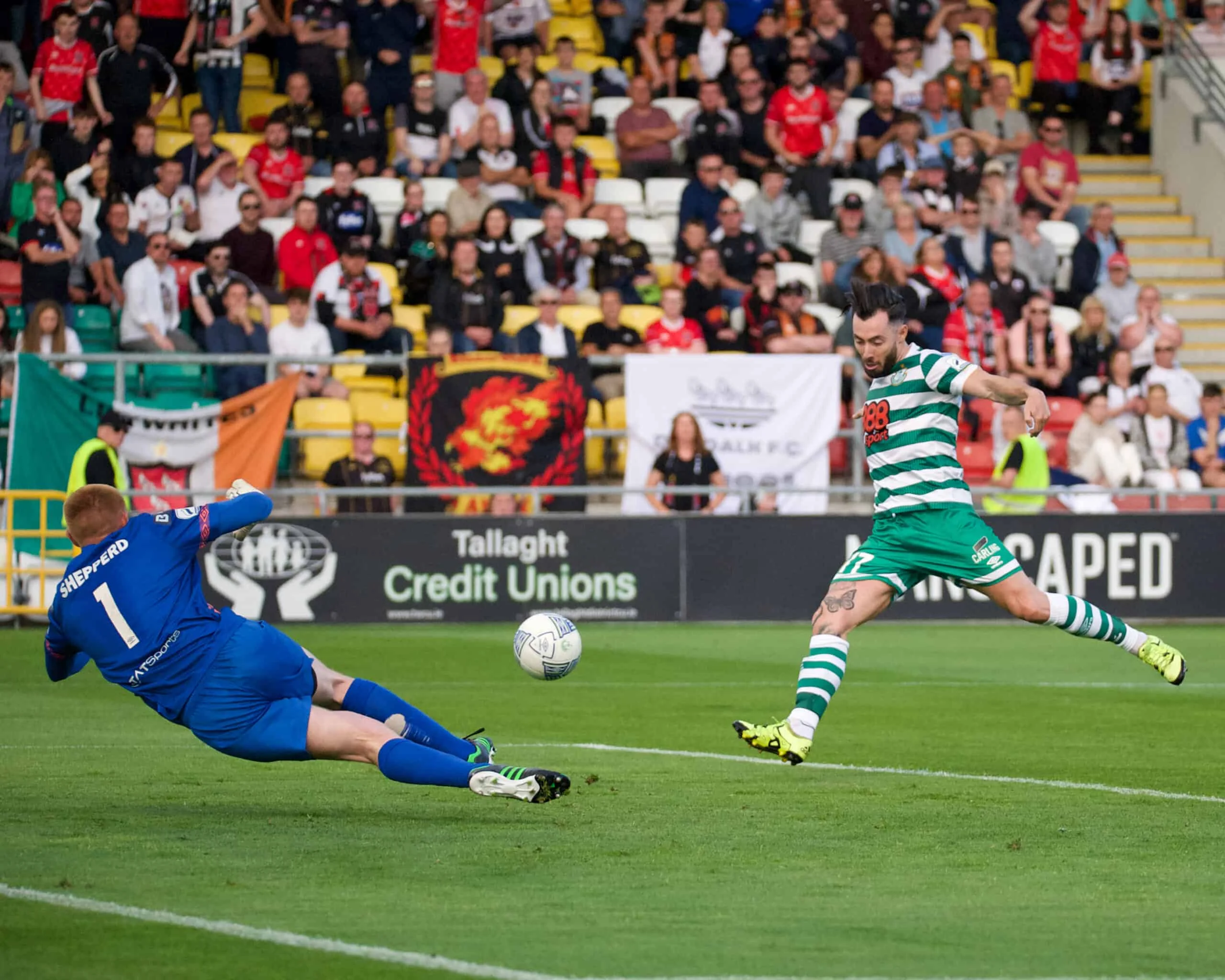 Shamrock Rovers Raih Kemenangan Dramatis Atas Dundalk dengan Skor 3-2